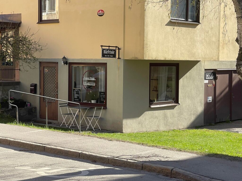Yupa Frisörs lokal på Tomträttsvägen 4 i Hägerstensåsen
